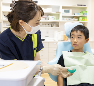 子どものむし歯を治したい、学校の検診でむし歯が見つかった